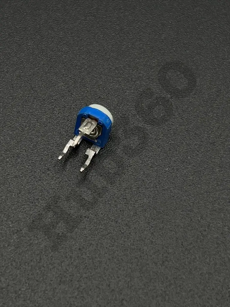 LZIQ6540.webp