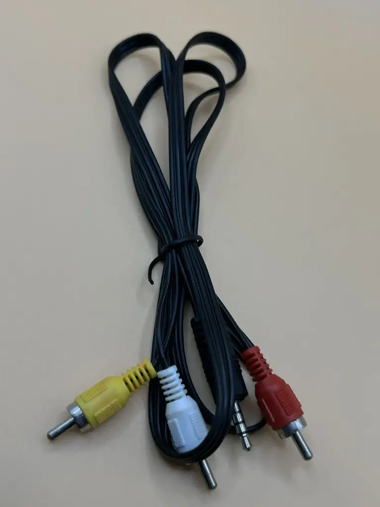 3.5mm jack to 3 AV output cable