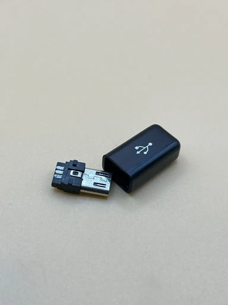 Micro usb male plug