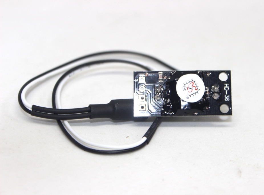 Light source/solar tracking module