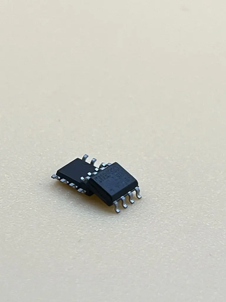 IRF7105 N+P Dual Channel SOP8
