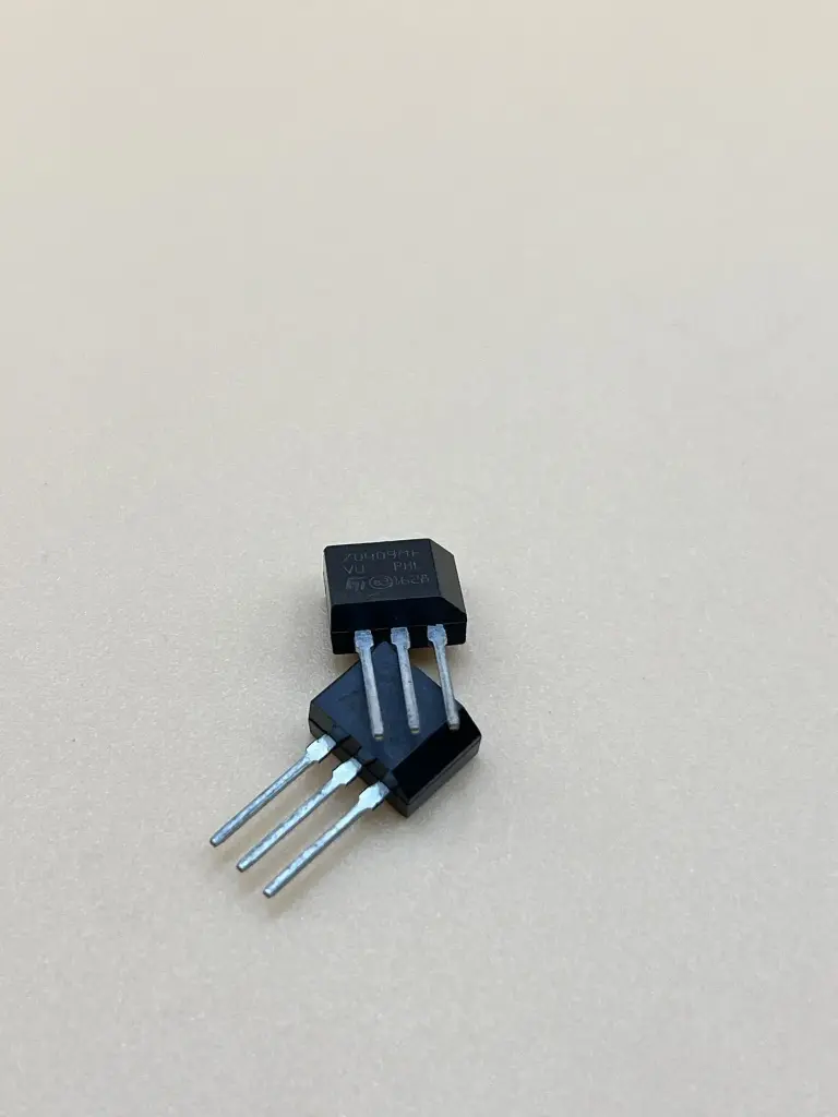 Z0409MF 3 terminal triac switch
