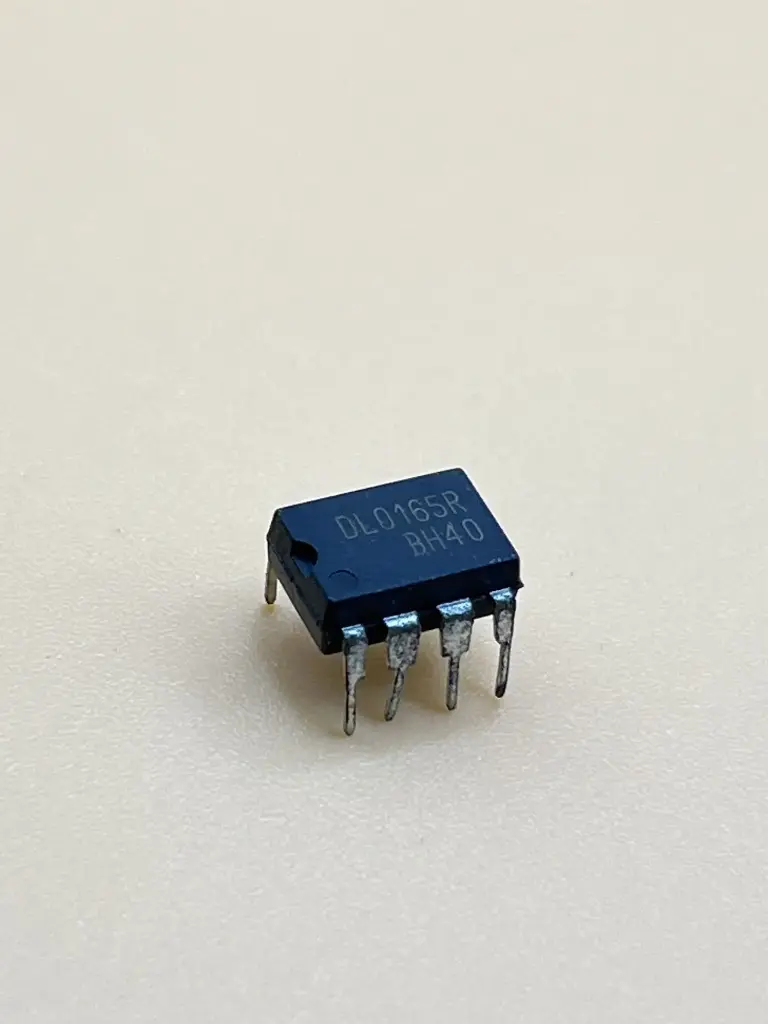 DL0165R LCD Power supply chip