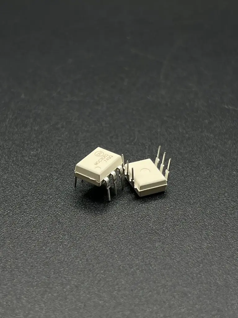 MOC3062 optocoupler