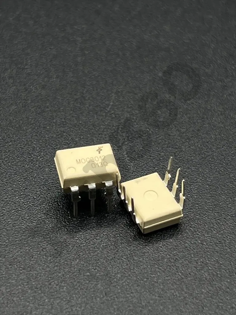 MOC3012 optocoupler