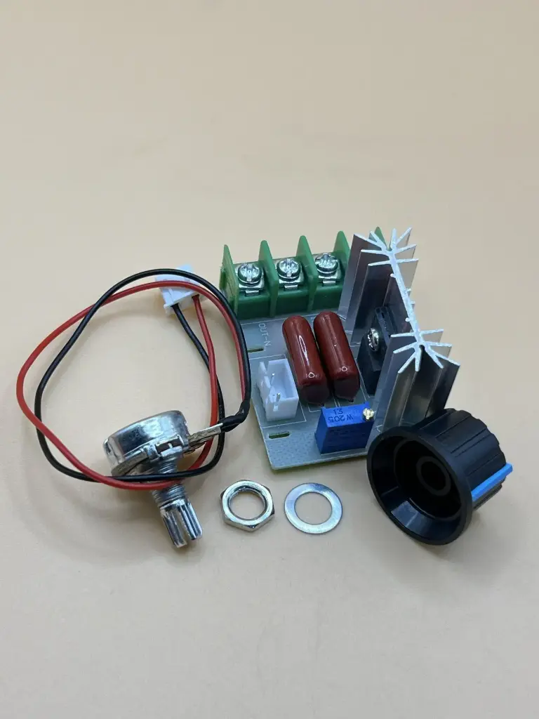 2000W Thyristor voltage regulator