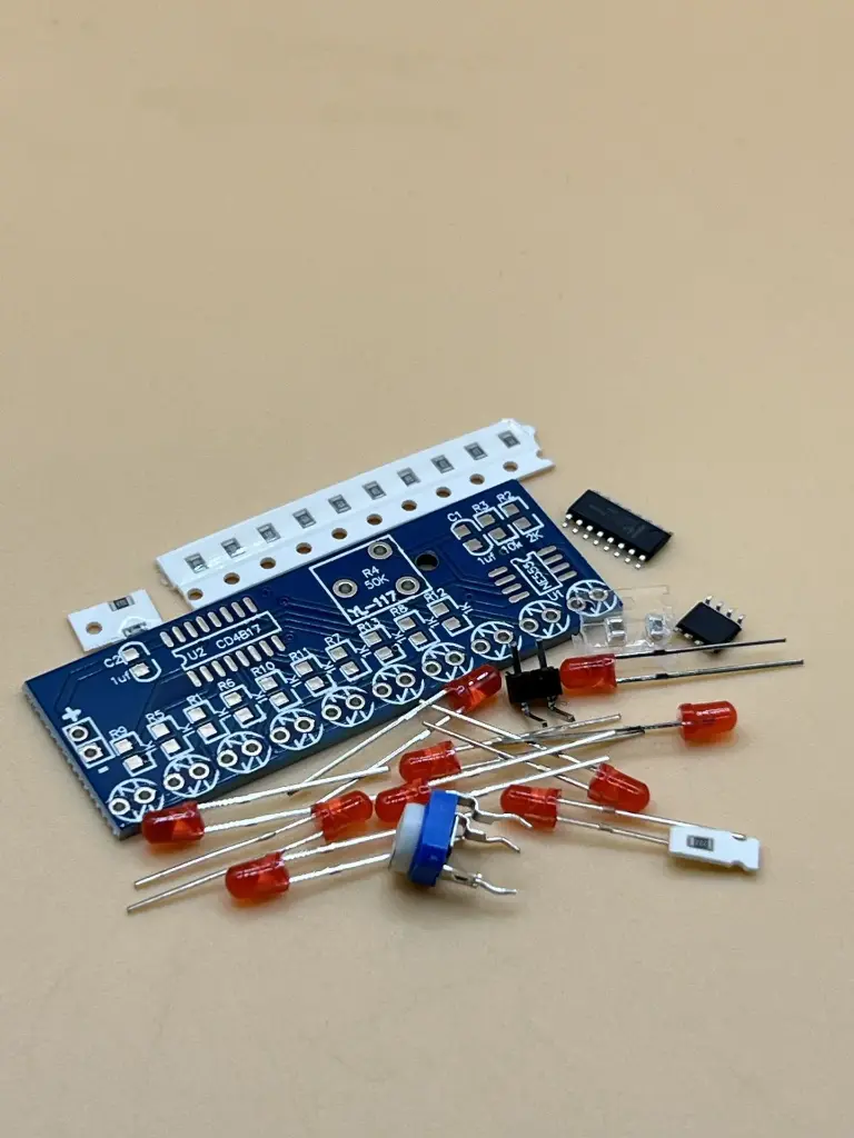 Flowing water lamp kit with NE555 and CD4017