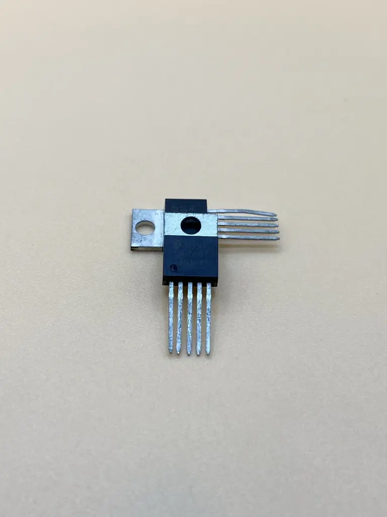 LM2596-ADJ DC-DC Buck Regulator
