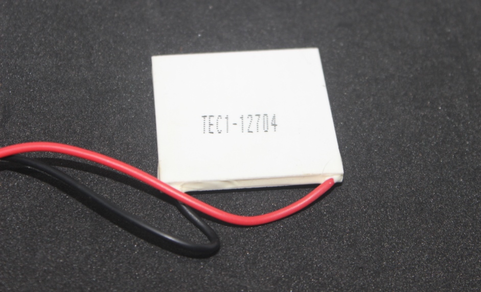 Peltier thermoelectric cooler TEC1-12704