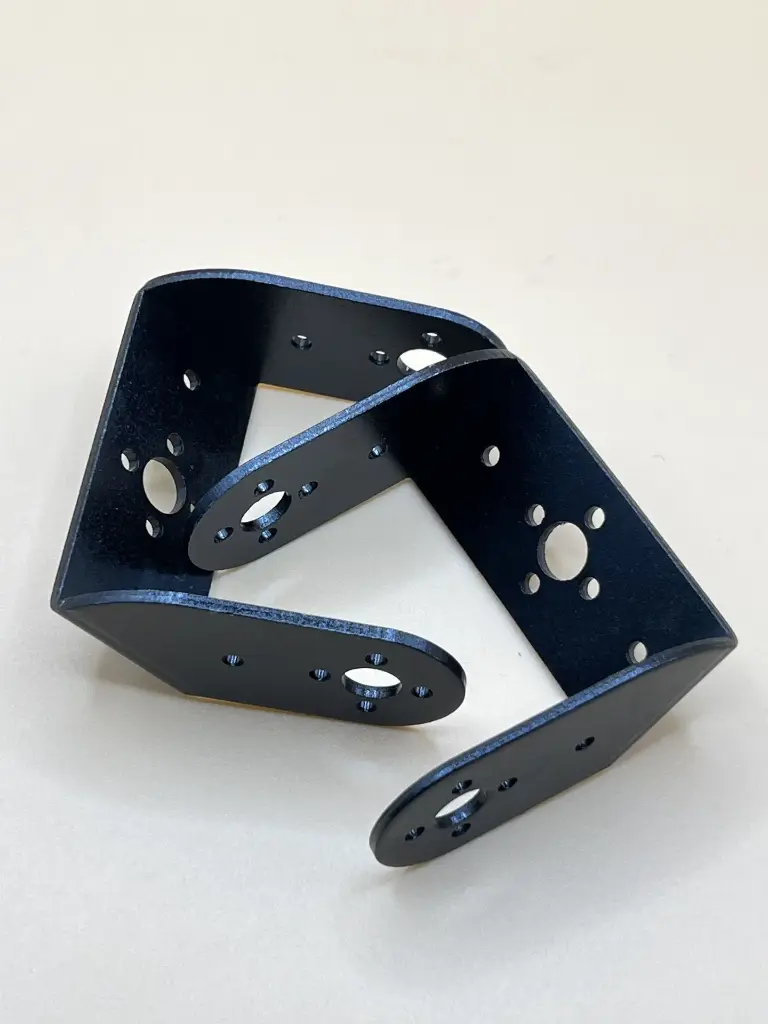Oblique U shaped servo bracket