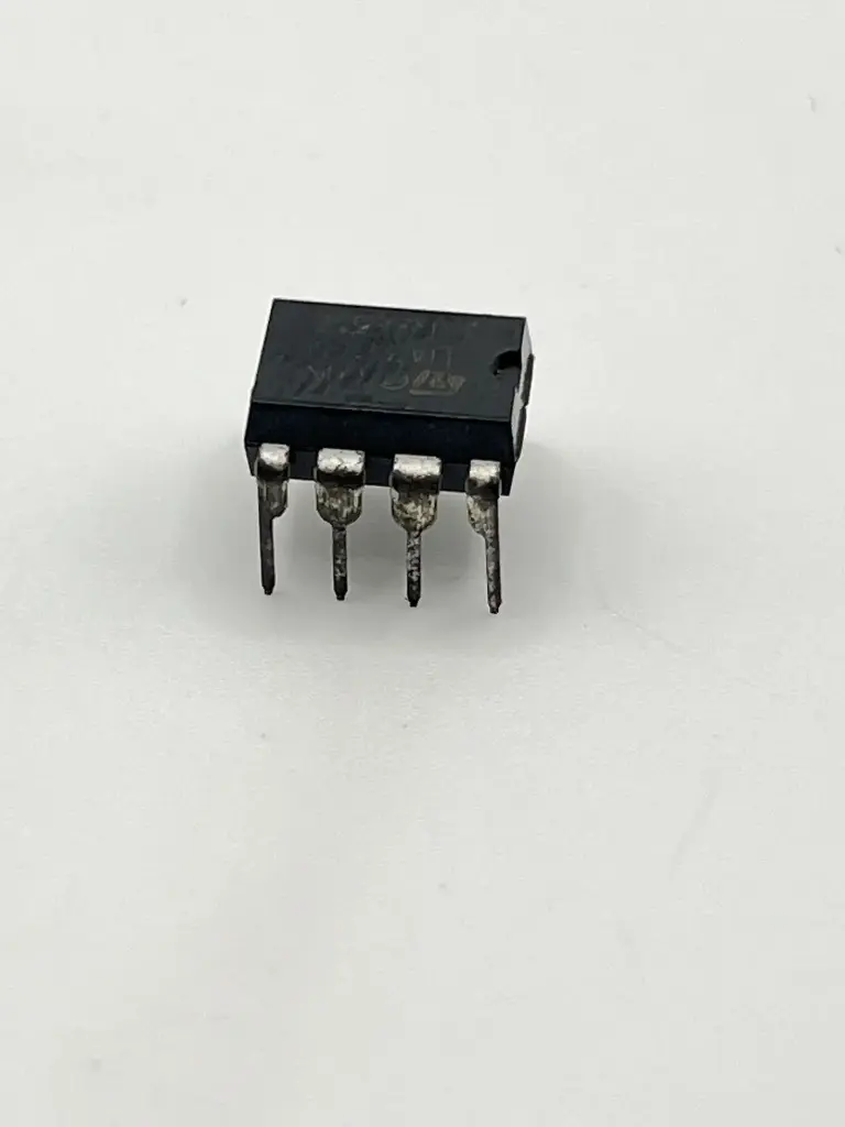 UA741 (LM741 Alternative) op amp