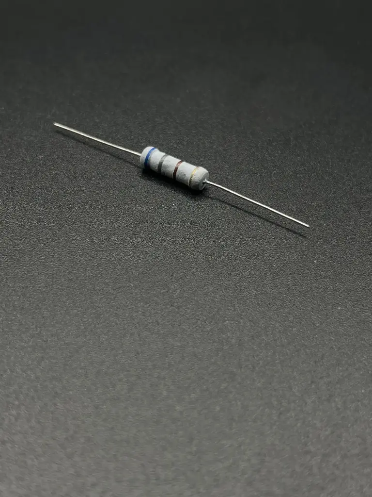 680Ω 2W resistor
