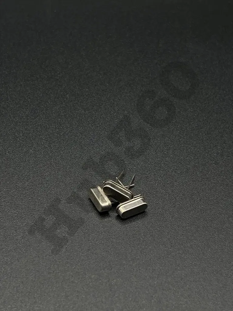 11.0592MHz crystal oscillator
