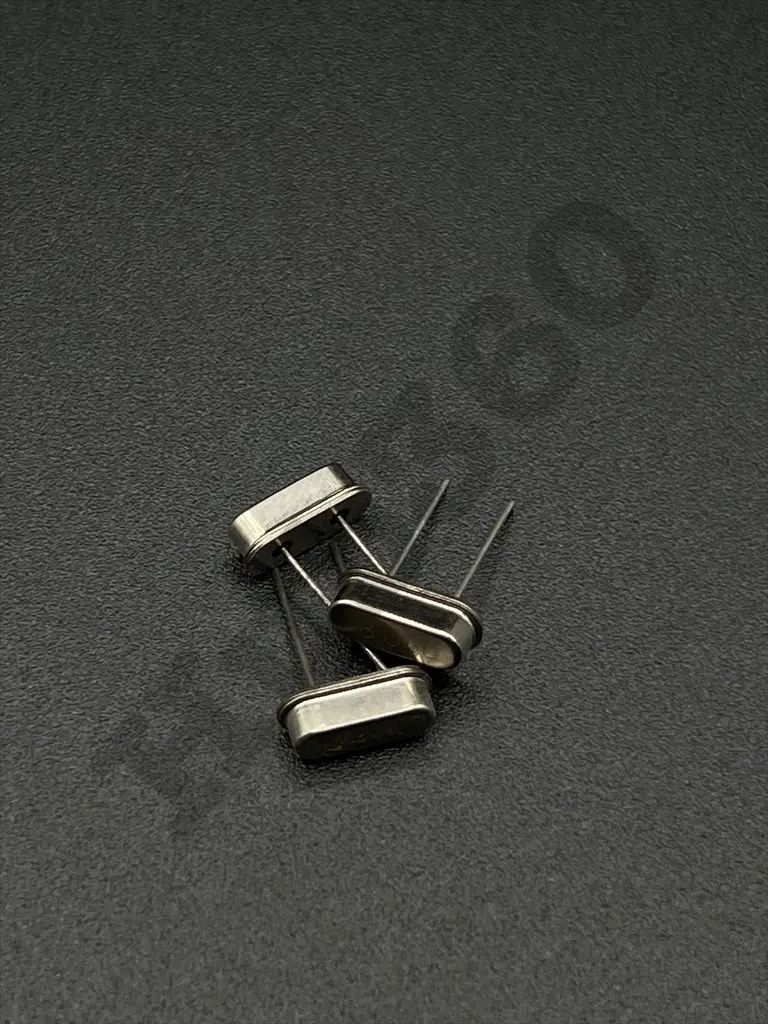 8MHz crystal oscillator