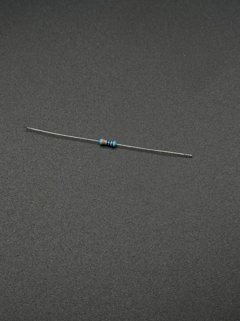 330Ω 1/4W resistor | Hub360